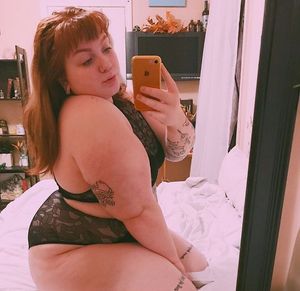 bbw selfie