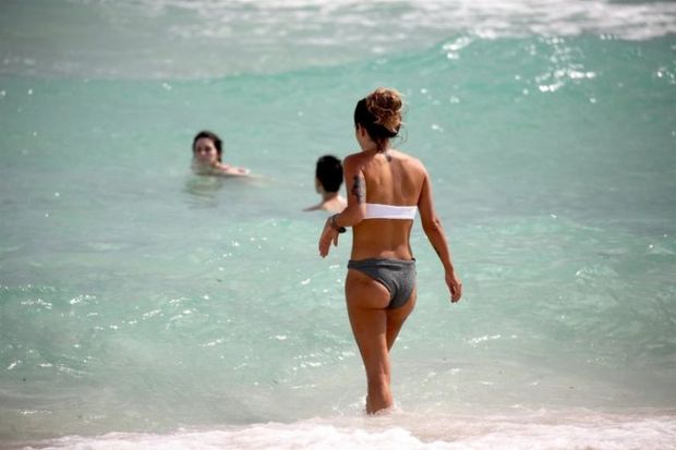 Laura Matamoros in a sexy tube top bikini showing off her big tits pokies and sexy ass seen by paparazzi at the beach in Miami.