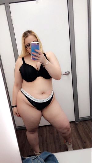 bbw selfie