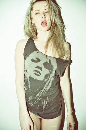 blonde model lipslip