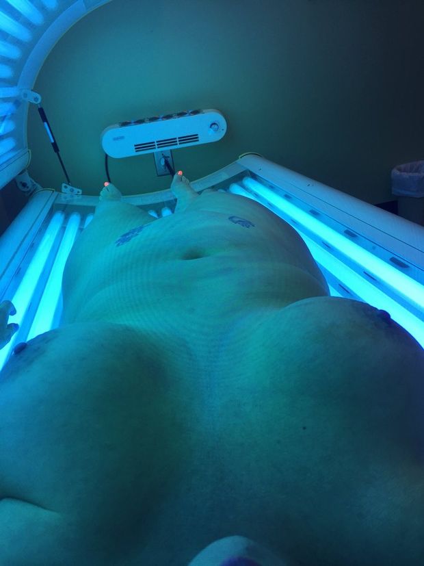 A little curvy tanning