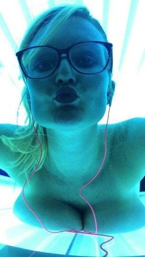 More smashed boobs in the tanning bed