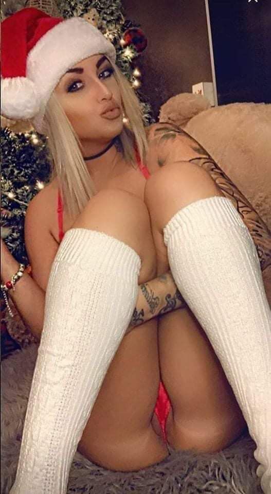 Sexy holiday slut with pussy peek