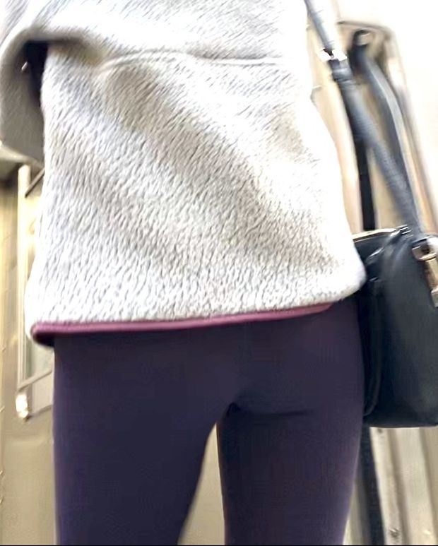 Hot Nerdy teen in leggings