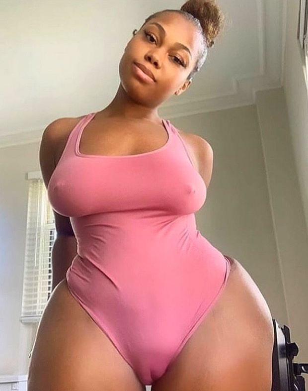 Good looking ebony babe with thick cameltoe