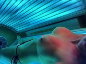 SickJunk fan uploads her perfect body.