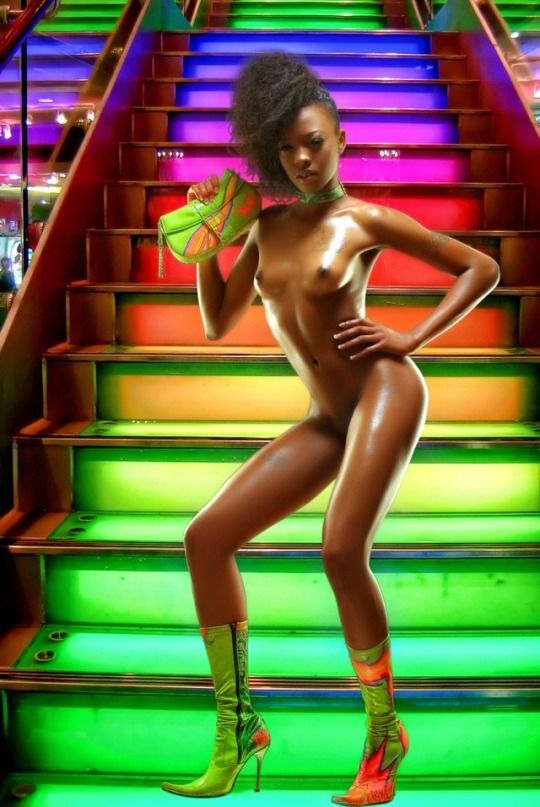 Swingin' ebony babe