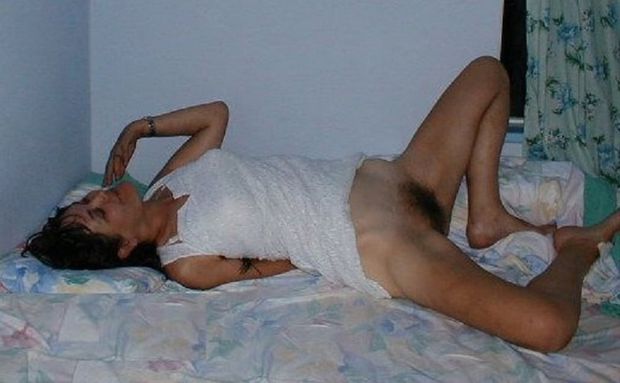 Brunette posing with her hairy bush exposed