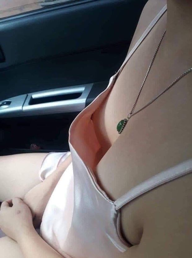 Sexy tit without bra