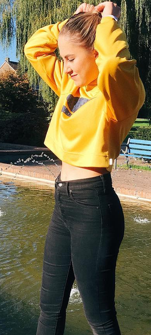 Hot teen in skinny jeans