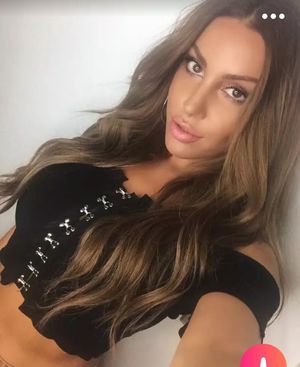 Mystery Tinder babe - Anyone know her name?