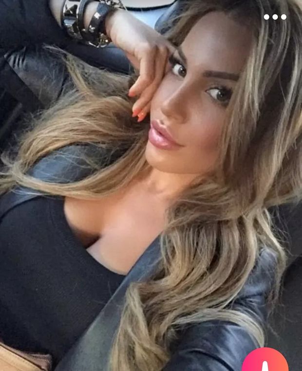 Mystery Tinder babe - Anyone know her name?