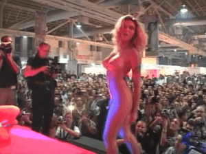 Anna sucks Nacho's dick at Erotic convention