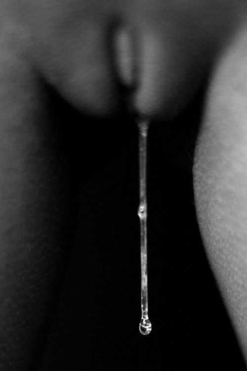 Perfectly timed shot of a dripping wet pussy.