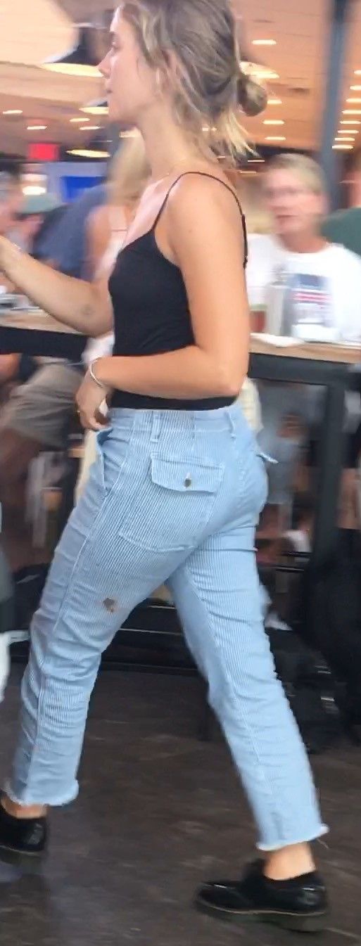 Braless at the Austin airport
