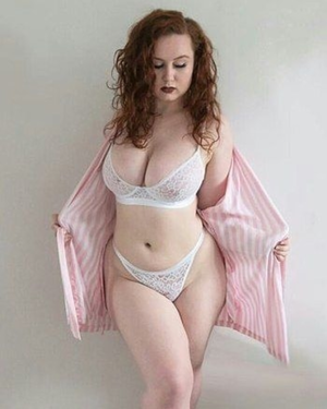 Curvy redhead amateur in lace lingerie