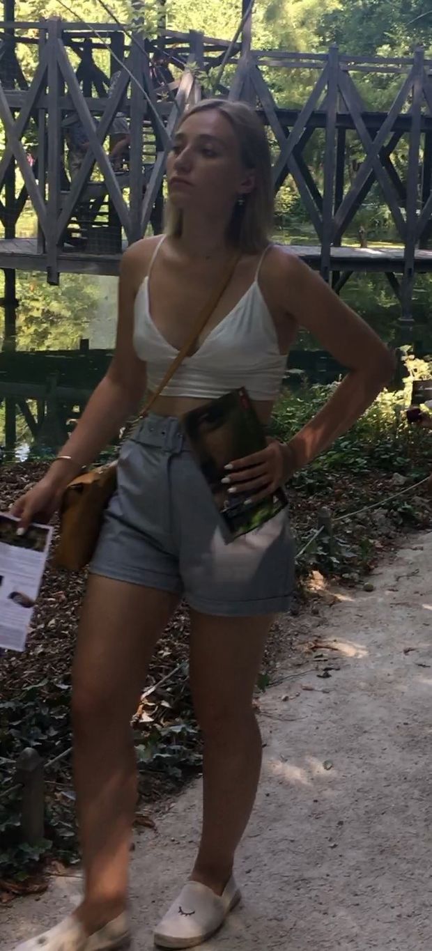 Braless in Amboise