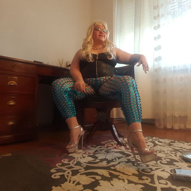 Free sex photos of curvy mature hairy fetish model BBW Kary Queen in rubber fishnet and leather corsets with high heels