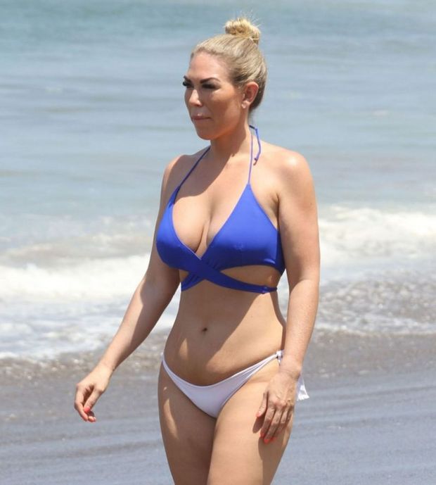 Frankie Essex sexy ass in a thong bikini also showing nice cleavage with her big boobs at the beach seen by paparazzi.