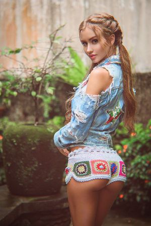 Great arse on gorgeous babe