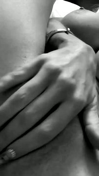 Hot bimbo shares selfie