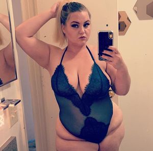 bbw selfie