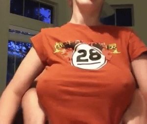 help removing her top