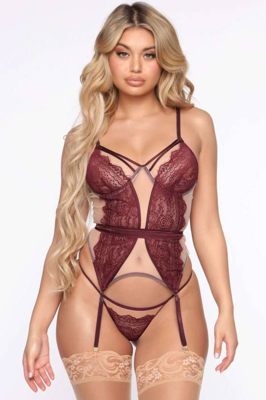 Sofia Jamora beautiful body