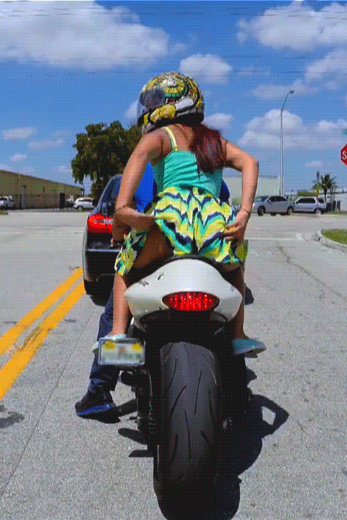 Showing Her Ass On Crotch Rocket