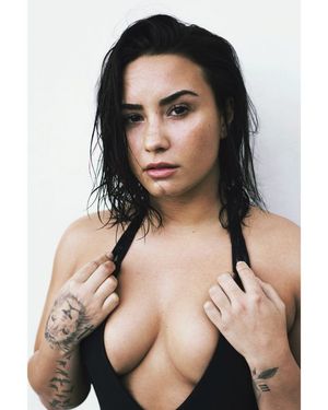 Demi Lovato huge cleavage