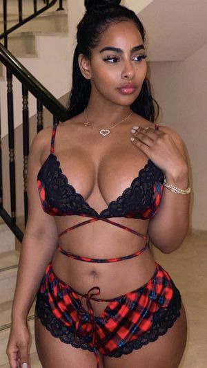 Hot ebony in sexy lingerie