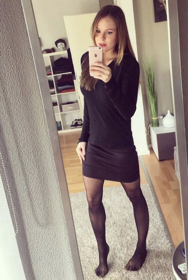 Pantyhosed selfie