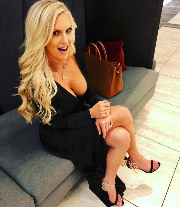 Pose: Crossed Legs