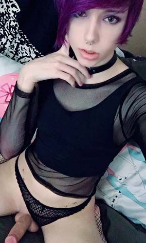 Transexuelle marginale de 22 ans aux cheveux violet à Nogent-sur-Marne 94130 souvent sur Paris