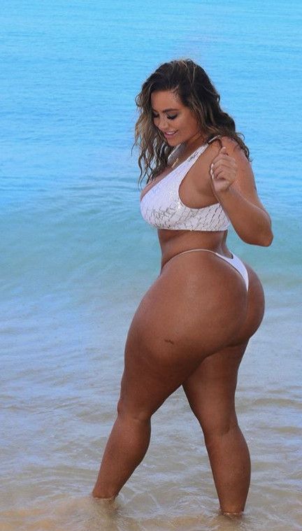 Amazing big ass and thick thighs