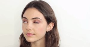 Hypnotising Brunette (Amelia Zadro)