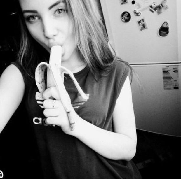 Sexy polish babe eating banana ????