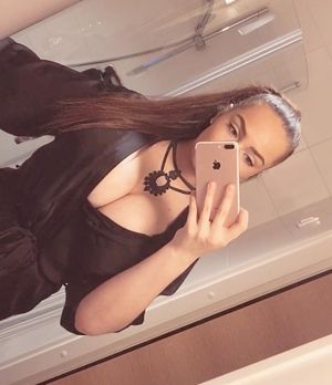 Big tits mirror-shot