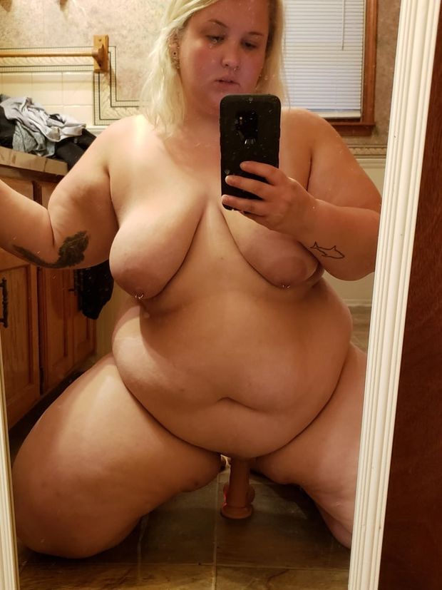 bbw dildo selfie