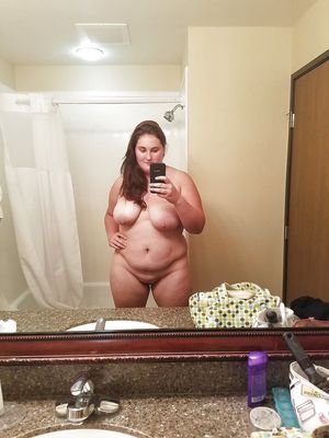 naked bbw selfie