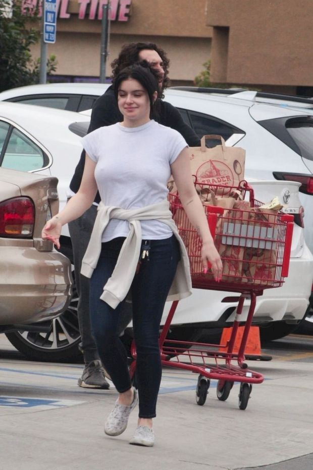 Ariel Winter braless boobs in a white top showing off her big tits pokies seen by paparazzi out buying weed and groceries.