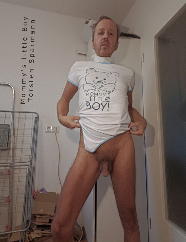 13 Mommy's little B oy 7c8a1 Torsten Sparmann nackt Selfie likes to show himself naked for everyone in public forever for any nude publicly
