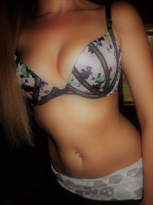 Topless bra selfie