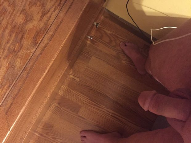 Average guy with nicely looking average size cock