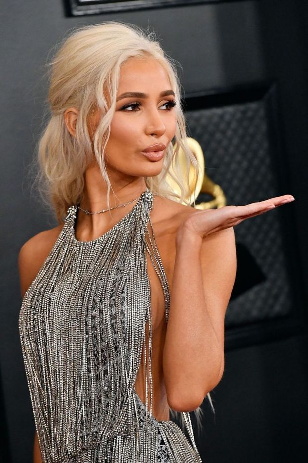 Pia Mia braless boobs showing nice sideboob cleavage in a sexy little dress on the red carpet of the Grammy Awards.