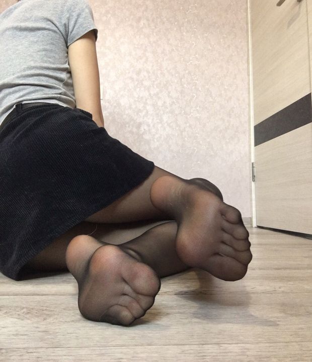 Pantyhose Pic Entitled hi????