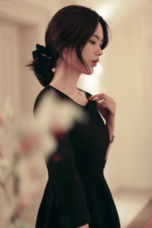 model: Yun Seon Yeong (윤선영); brand: Milkcocoa
