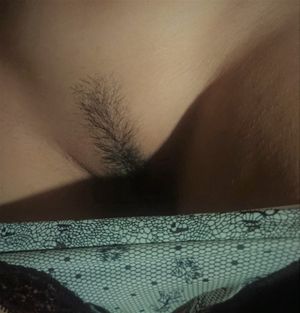 Miss Suzy26 drop her panties