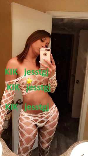 One horny TS wanna play kik jesstgj