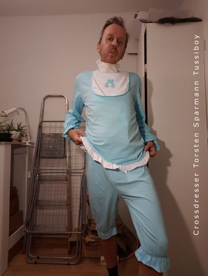 29 Mommy's little B o y 7c8a1 Torsten Sparmann nackt Selfie for any naked forever public nude gay schwul